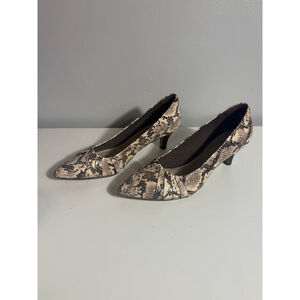 Size 10 Clarks Taupe Tan Beige Black Snake Print Kitten Low Heel Pumps Linvale